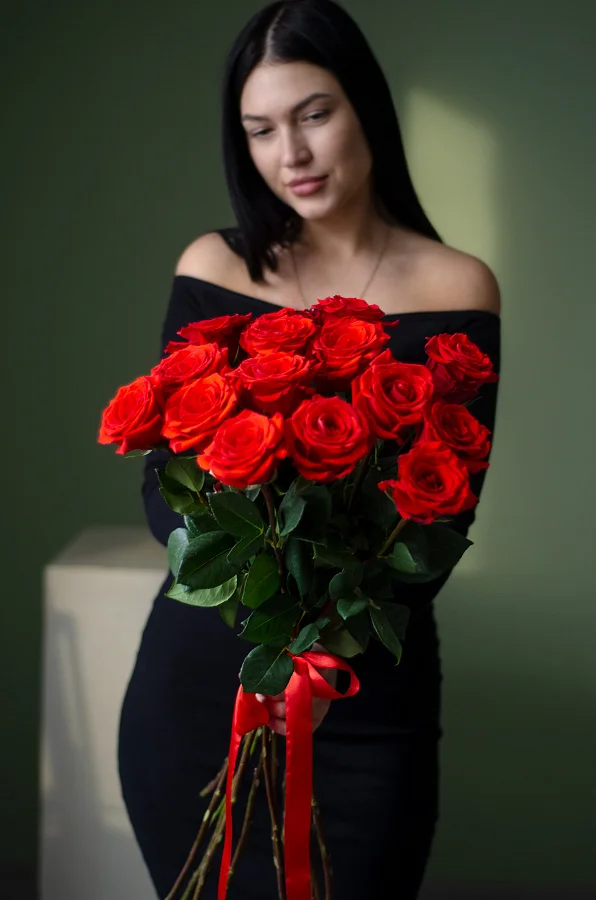 Букет из 15 алых роз