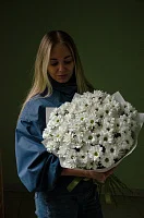 Моно букет из 11 ромашковых хризантем